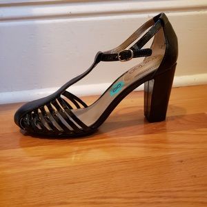 Brand New! Black closed toe heel